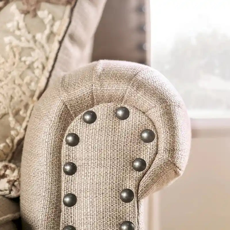 Causeuse de transition en chenille beige avec clous décoratifs