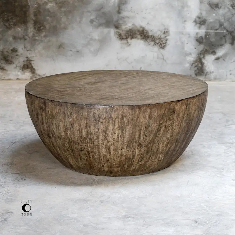 Table basse ronde en noyer vieilli