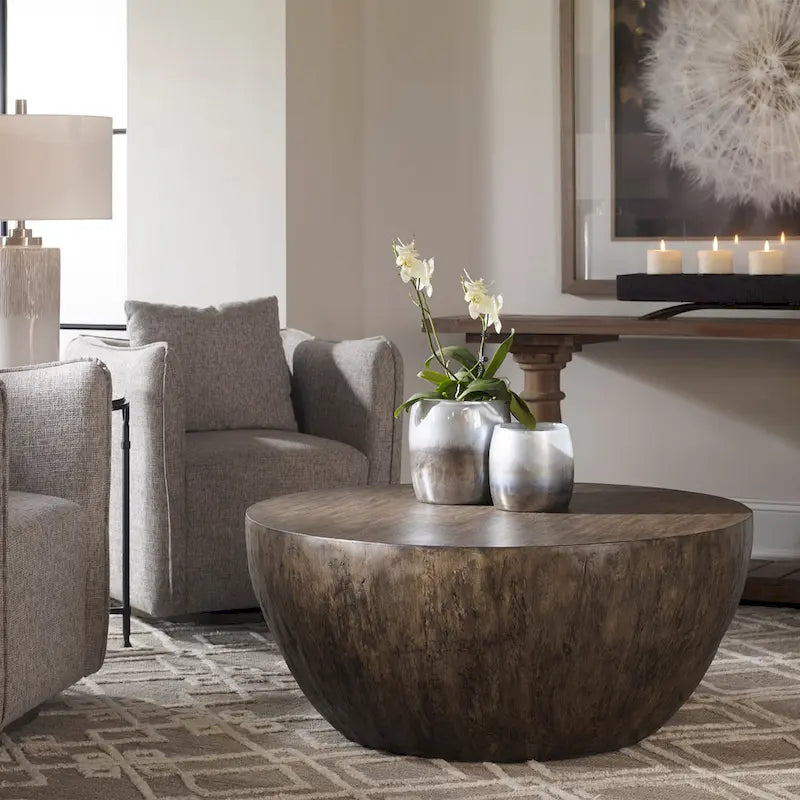 Table basse ronde en noyer vieilli