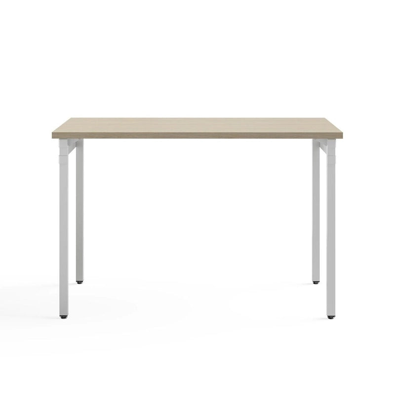 Bureau informatique moderne avec cadre en acier