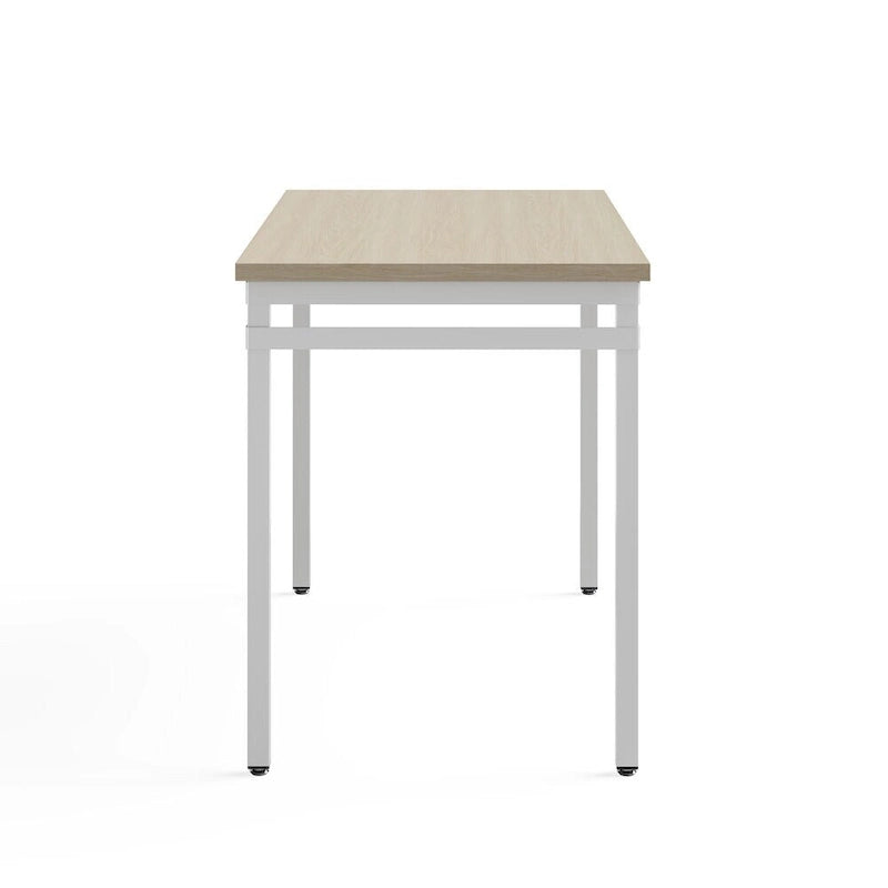 Bureau informatique moderne avec cadre en acier