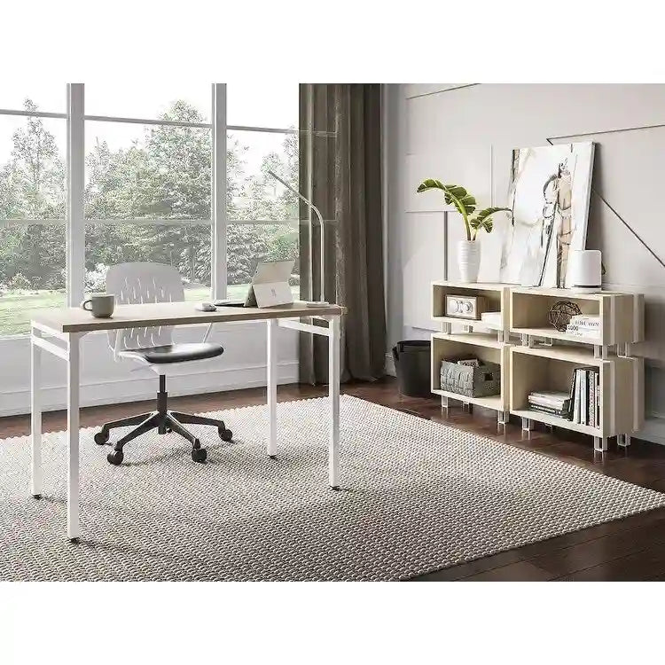 Bureau informatique moderne avec cadre en acier